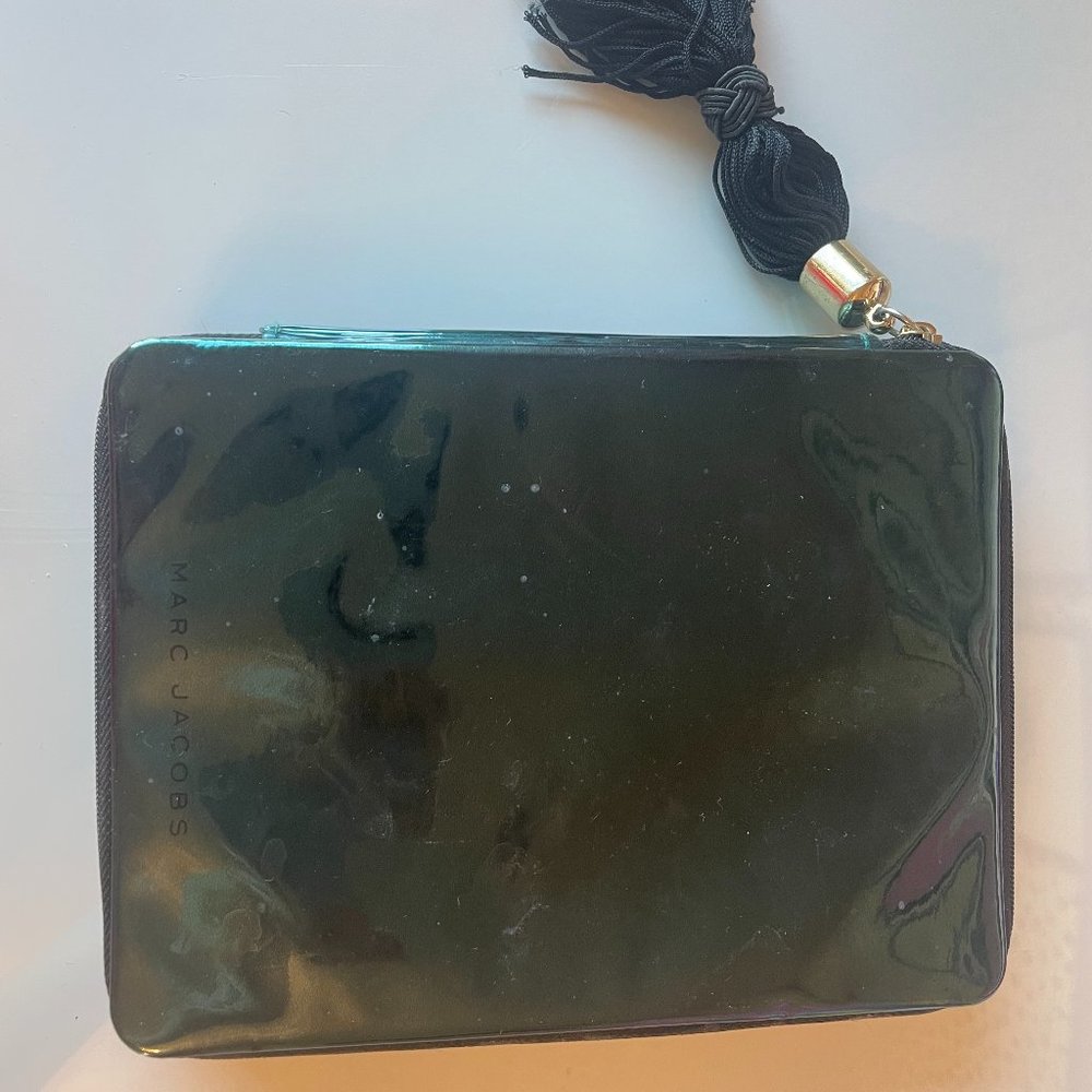 Marc Jacobs Beauty travel makeup brush set with case